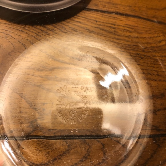 Pyrex clear 10 oz & 20 oz dishes with lids - Picture 5 of 5